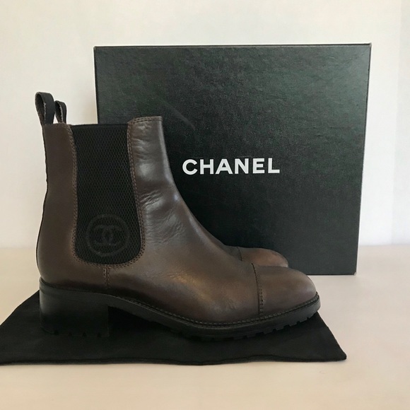 Chanel Brown & Black cap toe Chelsea boots. Sz 39 - Picture 2 of 8
